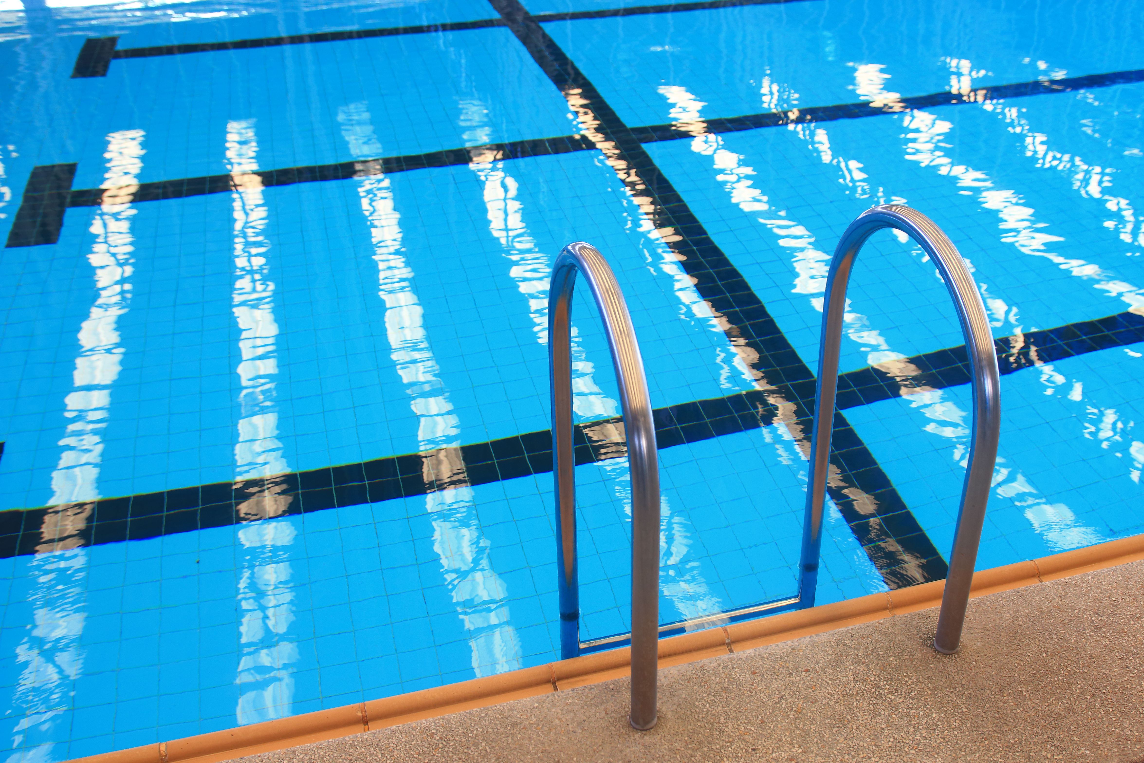 Dlaczego trzeba myć się przed i po kapieli w basenie?